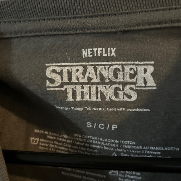 Netflix Stranger Things Eddie Munson Men Rock T-Shirt Size Small - Picture 2 of 3